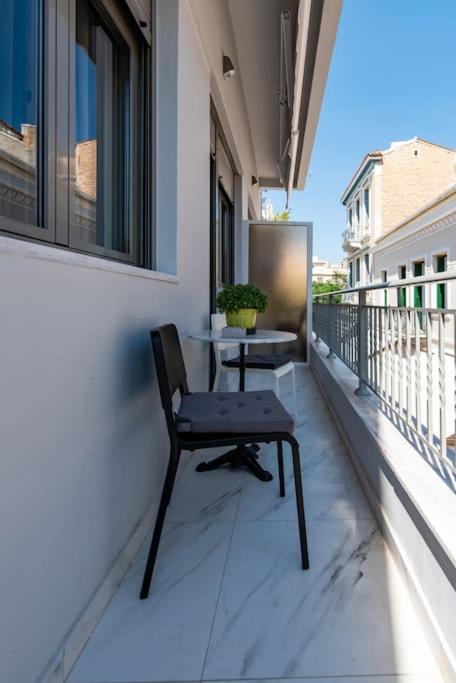 Plaka Rafaela Elegant Urban Retreat In Athens Historic Heart Appartement Buitenkant foto